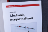 Cover der Handreichung zum Experimentierkoffer Mechanik magnethaftend für den Physik-Unterricht