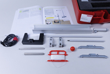 Das Bild zeigt ein Set von Experimentiermaterialien für den Physikunterricht, einschließlich Aluminiumprofilen, Halterungen und Zubehörteilen. Zusätzlich liegt eine Anleitung bei, die die Durchführung von Experimenten zur Dynamik ermöglicht.