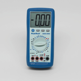 Das Bild zeigt ein digitales Multimeter der Marke PeakTech 3335 in blauer Farbe. Es verfügt über verschiedene Messfunktionen, darunter Spannungs- und Strommessung, und hat eine digitale Anzeige sowie mehrere Einstellmöglichkeiten.