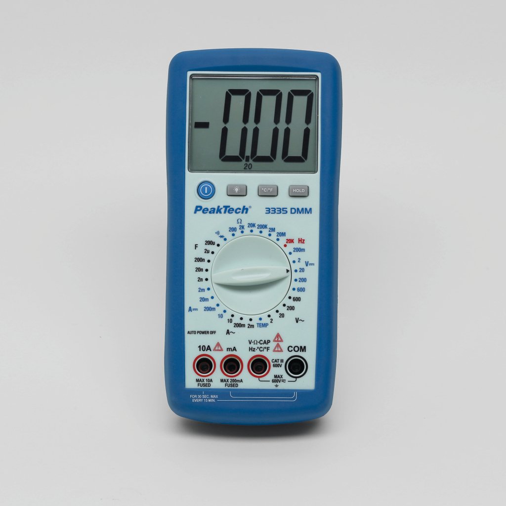 Das Bild zeigt ein digitales Multimeter der Marke PeakTech 3335 in blauer Farbe. Es verfügt über verschiedene Messfunktionen, darunter Spannungs- und Strommessung, und hat eine digitale Anzeige sowie mehrere Einstellmöglichkeiten.