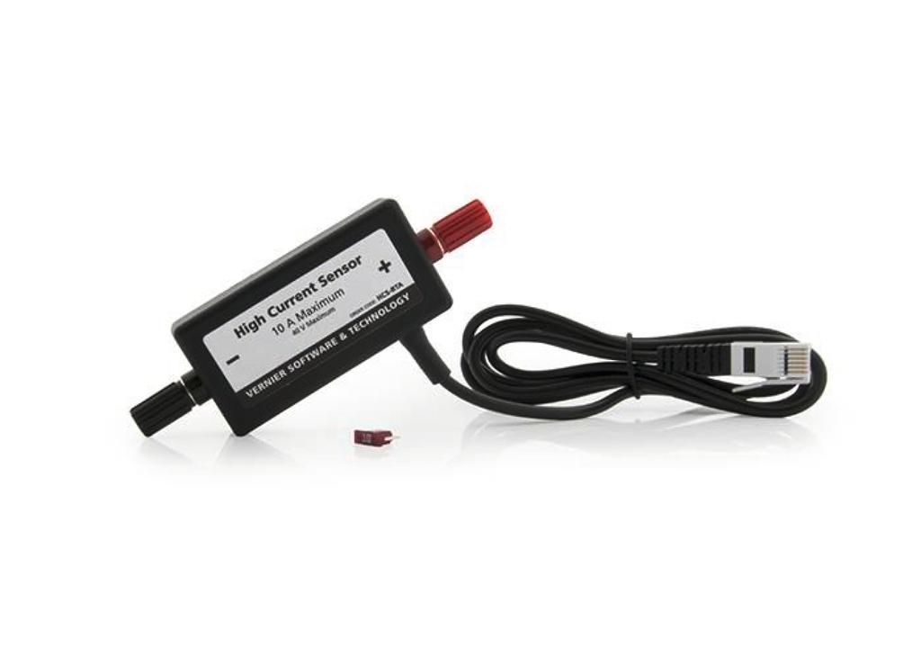 Das Bild zeigt einen Hochstromsensor, der für Experimente im Bildungsbereich konzipiert ist. Er hat eine maximale Messkapazität von 10 A und ist mit einem Kabel ausgestattet, das zur Verbindung mit einem kompatiblen Gerät dient.