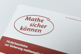 Das Bild zeigt ein Materialheft mit dem Titel "Mathe sicher können". Es handelt sich um Förderbausteine zur Sicherung mathematischer Kenntnisse für Schülerinnen und Schüler.