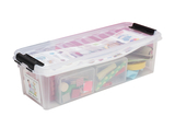 Das Bild zeigt eine transparente Box, die mit verschiedenen Materialien für Experimente und Bastelarbeiten ausgestattet ist. In der Box sind unter anderem bunte Papiere, Stifte und kleine Bastelutensilien ordentlich verstaut.
