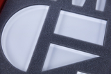 Das Bild zeigt mehrere transparente Behälter in unterschiedlichen geometrischen Formen, die in einer schützenden Schaumstoffeinlage liegen. Diese Materialien sind wahrscheinlich für experimentelle Zwecke im Bildungsbereich gedacht.