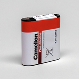 Das Bild zeigt eine 4,5V alkalische Batterie der Marke Camelion. Die Batterie trägt den Aufdruck „Plus Alkaline“ und informiert über die frei von Quecksilber und Cadmium enthaltenen Materialien.