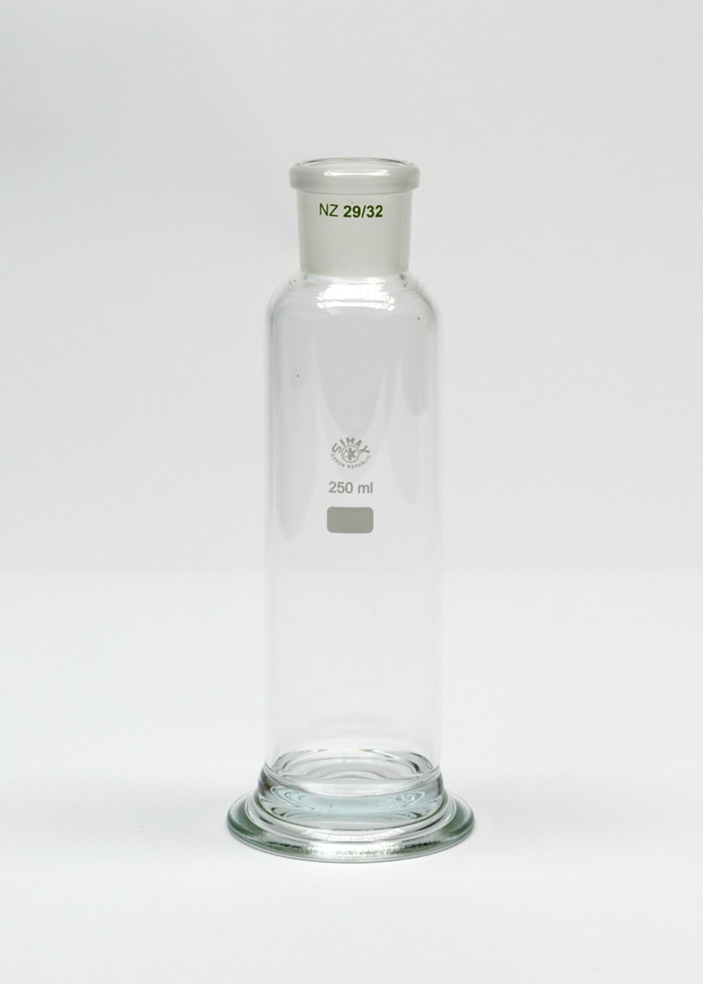 Das Bild zeigt ein transparentes Glasgefäß mit einem Fassungsvermögen von 250 ml. Es hat einen breiten Boden und einen schmalen Hals mit einem bezeichneten Anschluss.