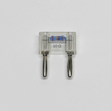Das Bild zeigt einen elektrischen Widerstand mit einem Wert von 10 Ohm. Er ist in einem transparenten Gehäuse untergebracht, das die Anschlussdrähte deutlich sichtbar macht.