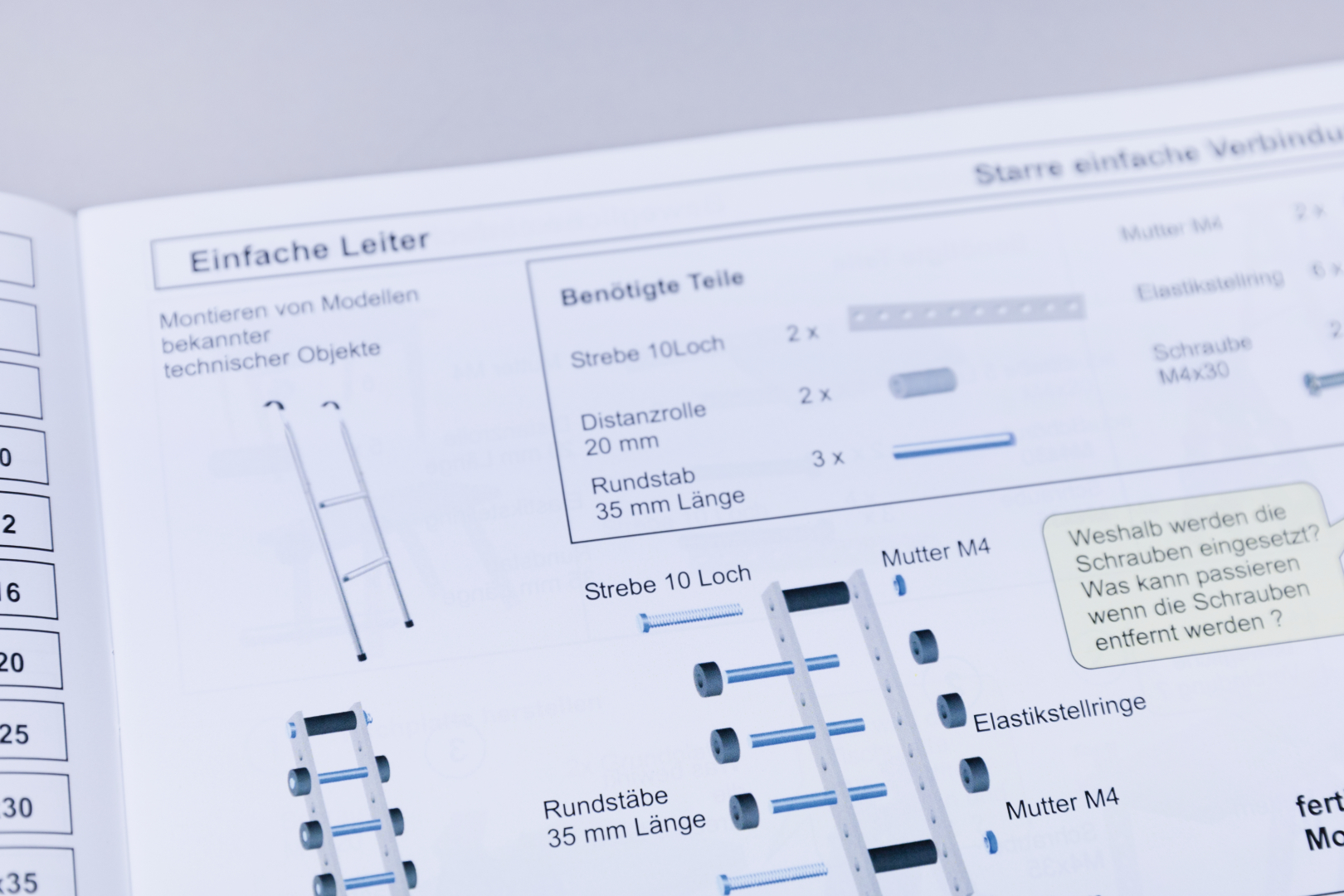 Das Bild zeigt eine Anleitung für den Bau einer einfachen Leiter aus verschiedenen technischen Bauteilen. Es enthält eine Liste der benötigten Teile sowie eine erklärende Frage zur Funktionsweise der Schrauben im Modell.