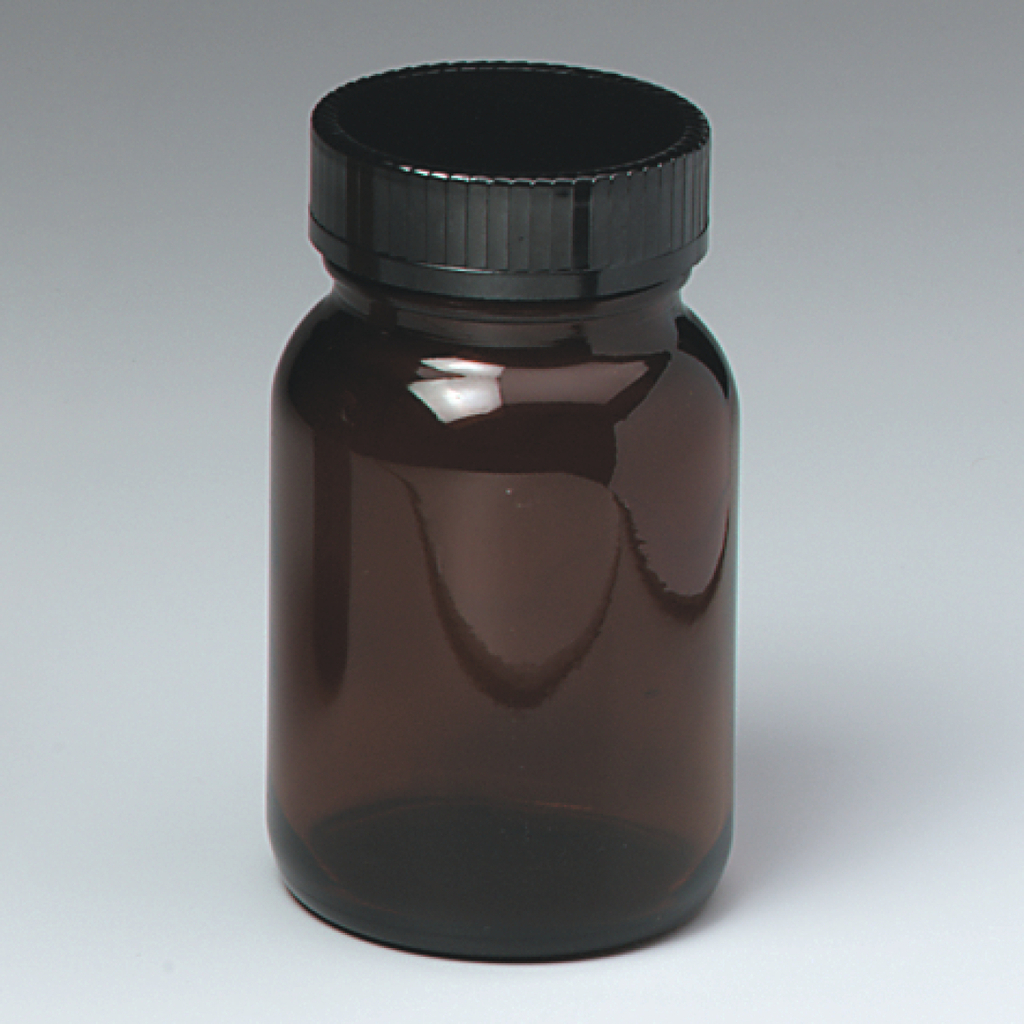 Das Bild zeigt ein braunes Glasgefäß mit einem schwarzen Schraubverschluss. Das Gefäß eignet sich für die Aufbewahrung von Chemikalien oder anderen Materialien im Bildungsbereich.