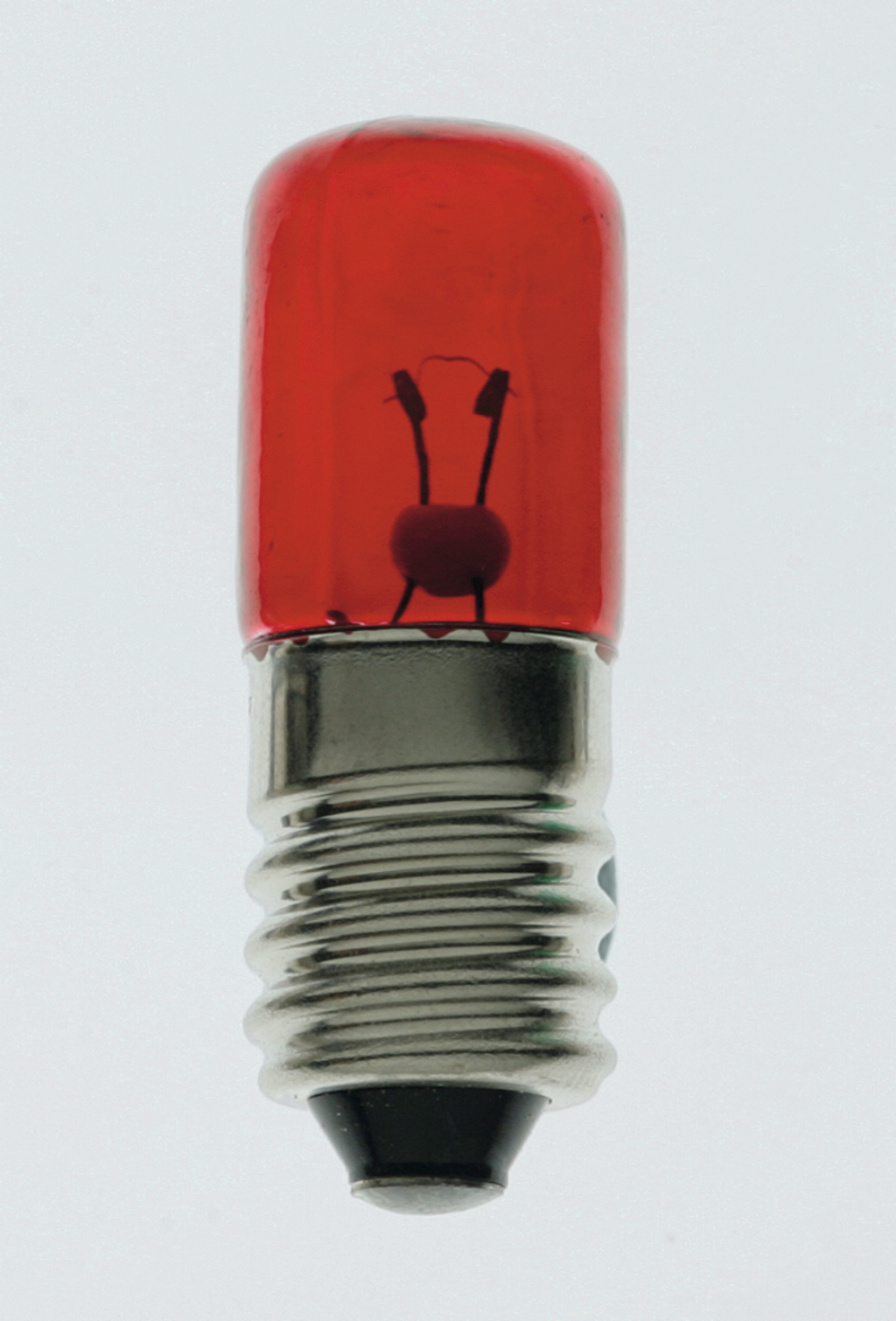 Das Bild zeigt eine rote Glühbirne, die halbtransparent ist und eine funktionsfähige Glühwendel im Inneren zu erkennen gibt. Der Sockel der Birne hat ein schraubbares Design, das für den Einsatz in Experimenten geeignet ist.