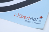 Das Bild zeigt einen Teil eines Posters oder Designs mit dem Logo „eXperiBot Smart Team“ in einer modernen Schriftart. Der Hintergrund ist in sanften Farben gehalten, während das Logo in auffälligen Farben gestaltet ist, um eine starke visuelle Präsenz zu erzeugen.