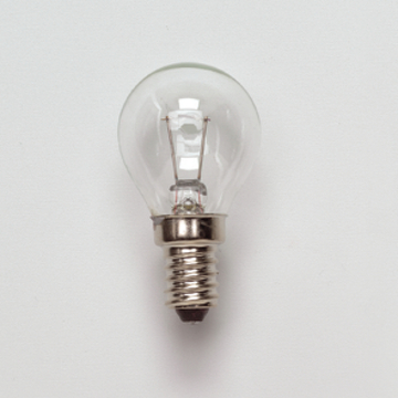 Eine Glühbirne mit einer klaren Glasoberfläche und einer metallischen Fassung ist abgebildet. Sie zeigt das klassische Design einer Glühbirne, die häufig in experimentellen und schulischen Anwendungen verwendet wird.