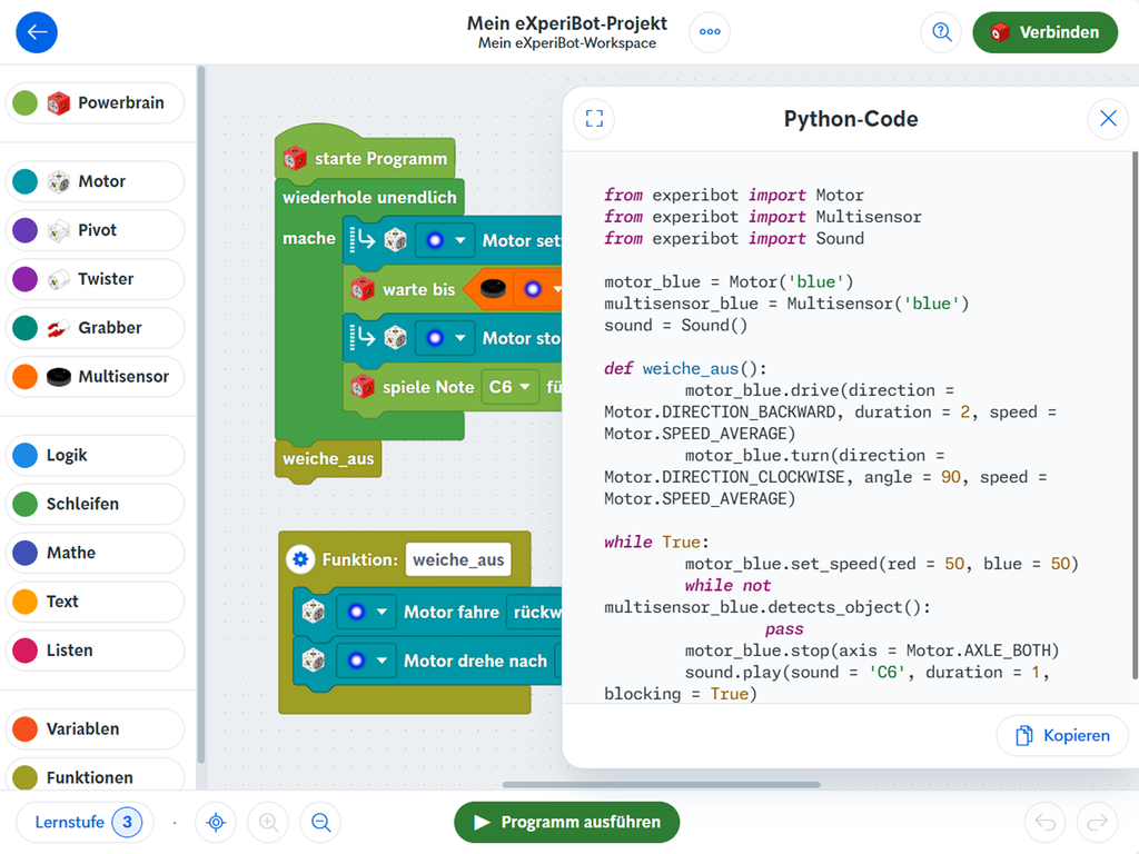 Ein Programmier-Interface zeigt Code, der f&uuml;r einen Roboter entwickelt wurde, einschlie&szlig;lich Funktionen zur Steuerung von Motoren und einem Multisensor. Die grafische Programmierumgebung erm&ouml;glicht es Nutzern, Robotics- und Programmierkenntnisse interaktiv zu erlernen.