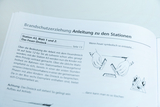 Eine Anleitung zur Brandschutzerziehung zeigt Informationen zur Station A3 über das Feuer-Dreieck. Neben dem erklärenden Text sind schematische Zeichnungen zur Entstehung und zum Löschen von Feuer abgebildet.