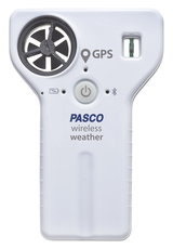 Gezeigt wird eine weiße PASCO Wireless Weather Wetterstation für Bildungszwecke. Das Gerät verfügt über eine Windmesser-Öffnung, GPS-Funktionalität sowie einen Power-Button.